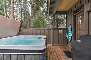 Spacious Sunriver Home w/ Hot Tub & Gas Grill