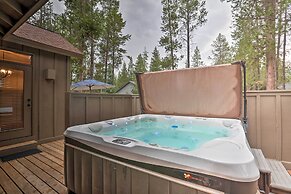 Spacious Sunriver Home w/ Hot Tub & Gas Grill