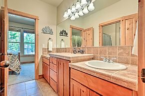 Spacious Sunriver Home w/ Hot Tub & Gas Grill