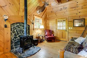 Quiet Balsam Grove Cabin: Porch, Hot Tub, Dogs OK