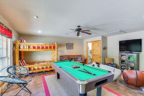 Views & Private Dock: Lakefront Eustace House!