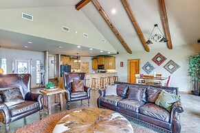 Views & Private Dock: Lakefront Eustace House!
