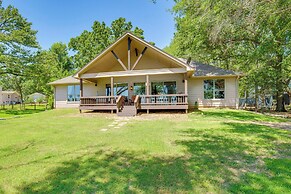 Views & Private Dock: Lakefront Eustace House!