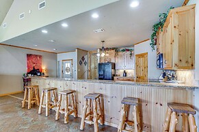 Views & Private Dock: Lakefront Eustace House!