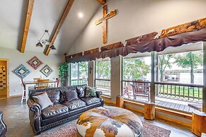 Views & Private Dock: Lakefront Eustace House!