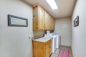 Views & Private Dock: Lakefront Eustace House!