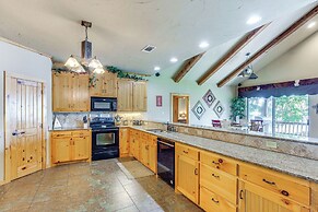 Views & Private Dock: Lakefront Eustace House!
