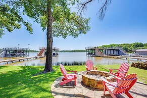 Views & Private Dock: Lakefront Eustace House!