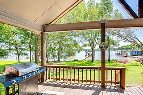 Views & Private Dock: Lakefront Eustace House!