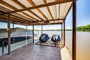 Views & Private Dock: Lakefront Eustace House!