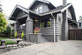 Updated Tacoma Home w/ Patio: 3 Mi to Downtown