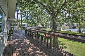 Deck, Fire Pit: Waterfront Lake Hamilton Home