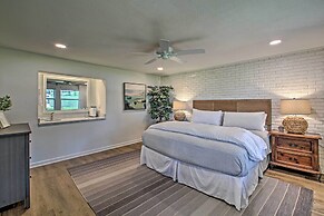 Deck, Fire Pit: Waterfront Lake Hamilton Home