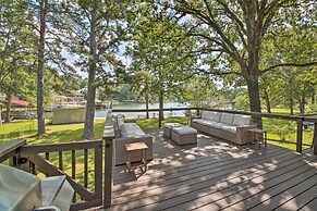 Deck, Fire Pit: Waterfront Lake Hamilton Home