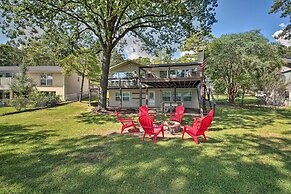 Deck, Fire Pit: Waterfront Lake Hamilton Home