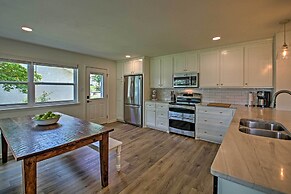 Deck, Fire Pit: Waterfront Lake Hamilton Home