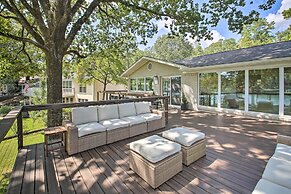 Deck, Fire Pit: Waterfront Lake Hamilton Home