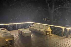 Deck, Fire Pit: Waterfront Lake Hamilton Home