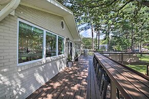 Deck, Fire Pit: Waterfront Lake Hamilton Home