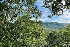 Alpine Getaway w/ Grill: Walk to Lake!