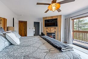 Alpine Getaway w/ Grill: Walk to Lake!