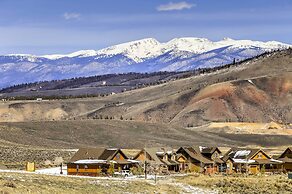 Ski-in/ski-out Access: Mtn-view Granby Condo!