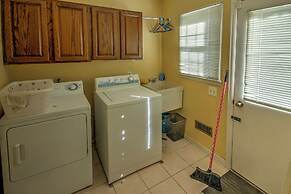 Private Plymouth Hideaway - 13 Miles to Ann Arbor!