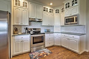 Mcminnville Wine Country Home w/ Hot Tub + Deck