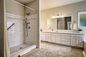 Mcminnville Wine Country Home w/ Hot Tub + Deck