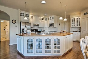 Mcminnville Wine Country Home w/ Hot Tub + Deck