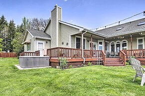 Mcminnville Wine Country Home w/ Hot Tub + Deck