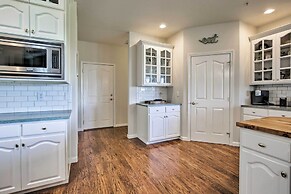 Mcminnville Wine Country Home w/ Hot Tub + Deck