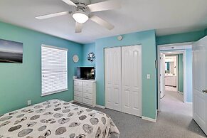 Beachfront Cedar Key Condo w/ Pool, Spa & Views!