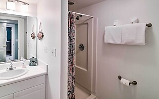 Beachfront Cedar Key Condo w/ Pool, Spa & Views!