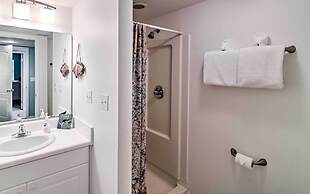 Beachfront Cedar Key Condo w/ Pool, Spa & Views!