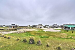 Walk to Beach: Coastal Home in Port Bolivar!