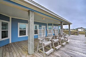 Coastal Port Bolivar Home - Walk to Beach!