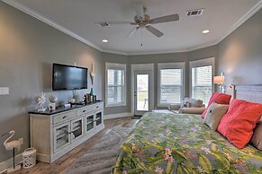 Walk to Beach: Coastal Home in Port Bolivar!