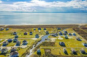 Walk to Beach: Coastal Home in Port Bolivar!