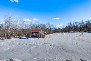 Charming Lovell Farmhouse - 17 Acres w/ Mtn Views!