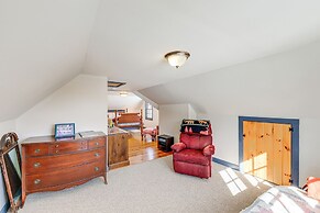 Charming Lovell Farmhouse - 17 Acres w/ Mtn Views!
