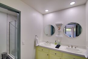 Covered Patio, Pool & Games: Home in Palm Springs