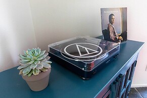 Covered Patio, Pool & Games: Home in Palm Springs