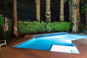 Covered Patio, Pool & Games: Home in Palm Springs