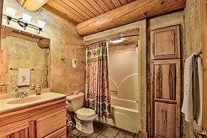 Custom Bitterroot Valley Cabin w/ Hot Tub & Views!