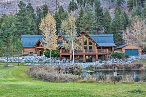 Custom Bitterroot Valley Cabin w/ Hot Tub & Views!