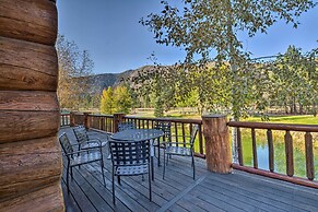 Custom Bitterroot Valley Cabin w/ Hot Tub & Views!