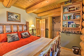 Custom Bitterroot Valley Cabin w/ Hot Tub & Views!