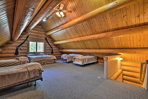 Custom Bitterroot Valley Cabin w/ Hot Tub & Views!