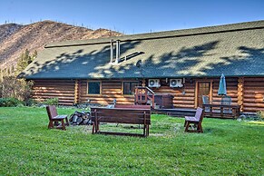 Custom Bitterroot Valley Cabin w/ Hot Tub & Views!